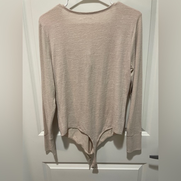 Soft Abercrombie and Fitch Cream Sweater Bodysuit Size Large - Picture 3 of 6
